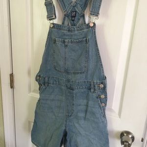 Gap women’s overalls medium
